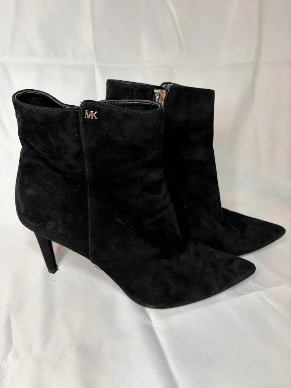 Michael Kors toe hardware heel